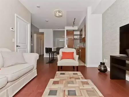 Renting a beautiful 2 bedroom + Den, 2 full Bathroom condo in Humber Bay - City of Toronto | 59 Annie Craig Drive, Toronto