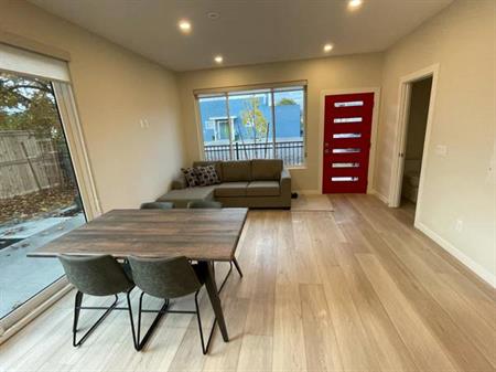 Luxury 3 bedroom townhome for rent in Kelowna