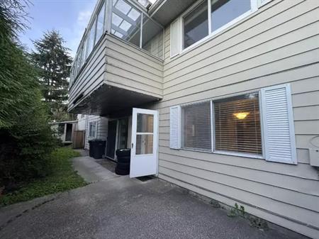 A spacious duplex in New Westminister | 112 Debeck Street, New Westminster