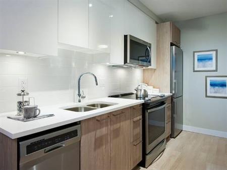 Bright One Bedroom - $1000 CASHBACK