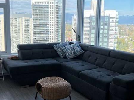 Beautiful 2 Bed 2 Bath Corner Unit