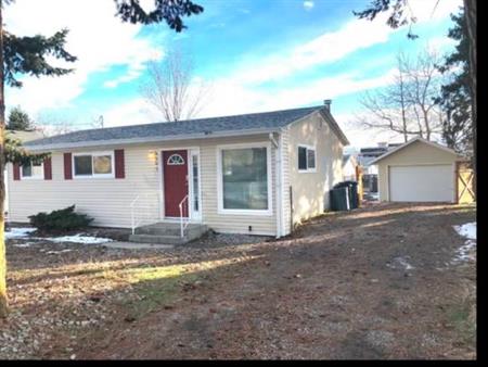 Located in the Heart of Peachland 2 bedroom home