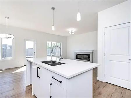 Gorgeous 3 bedroom, 2.5 bath, + a bonus room | Edmonton