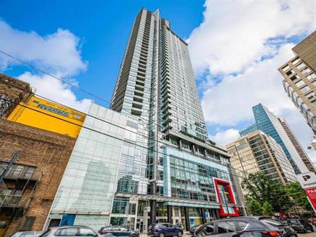 For Rent: Stunning 2-Bedroom Condo with Den in Downtown Van– $4200