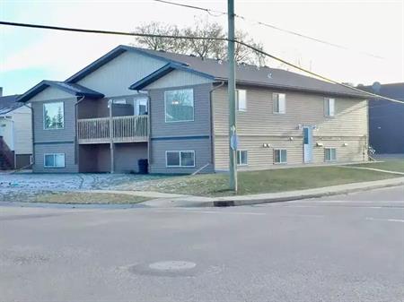 3 bedroom, 2 bathroom, upper unit Cold Lake south | 5111 52 Avenue, Cold Lake