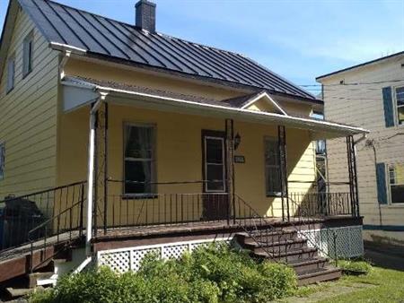 Maison semi-meublée à louer Saint-Joseph de Beauce, 2 Chambres