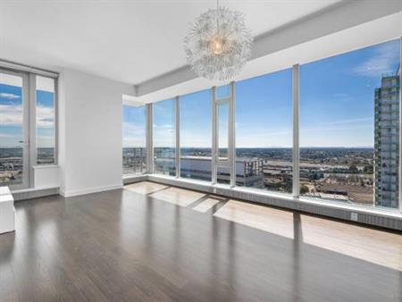 Vancouver West 2 beds 2 baths Newer Highrise with Panoramic View