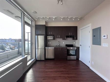 STUDIO w/ Balcony in False Creek- Pet Friendly- Modern suite + Amenity