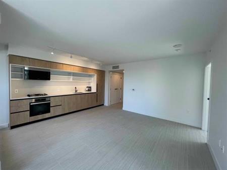 Bright and spacious 3 Bed 2Bath w/ Balcony