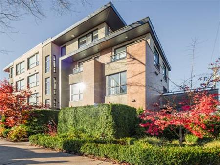 2 Bedroom Townhome in Kitsilano