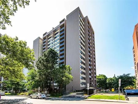 Robinson Place Apartments | 33 Robinson Street, Hamilton