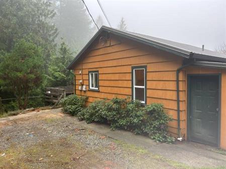 Charming Rural Cottage for Rent in North Courtenay