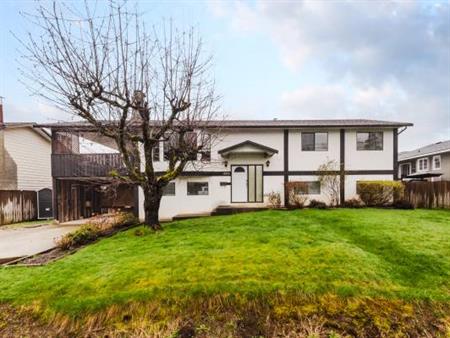 3-Bed, 1-Bath Garden-Level Suite in West Central Maple Ridge