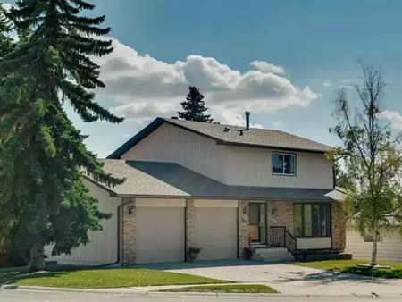 Beautiful Family Home for Rent in Edgemont | 104 Edgedale Drive Northwest, Calgary