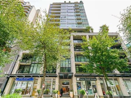 Elegant 2 bed, 2 bath + office + den west-side corner unit