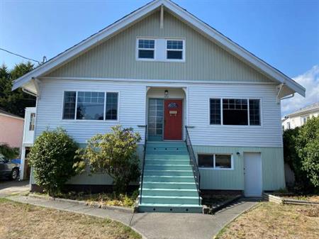 Character home - Esquimalt