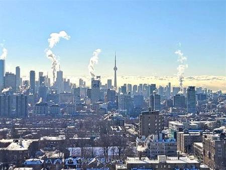 SPECTACULAR CITY & LAKE VIEW