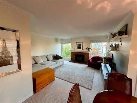 Stunning Top-Floor 1-Bedroom Corner Unit in South Granville