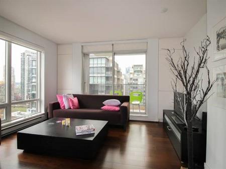 Spacious 2 Bed 2 Bath Furnished Unit at the Domus in Yaletown