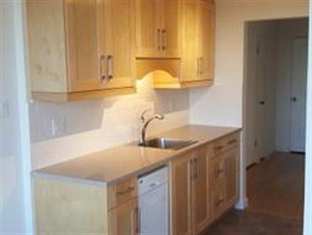 1 BR - Willingdon Heights - Large, Sunny, Quiet