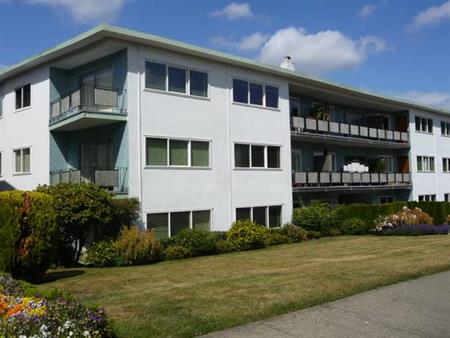 Kitsilano 1Bdrm w/ VIEW - only 2 Blks from Kits POOL