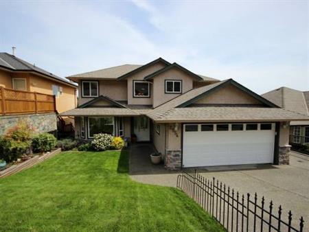 Bright 4 bedroom, 3 bathroom family home in Crystalview Estates