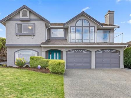 Stunning Ocean View Home for Rent in Nanaimo's Premier Neighborhood!