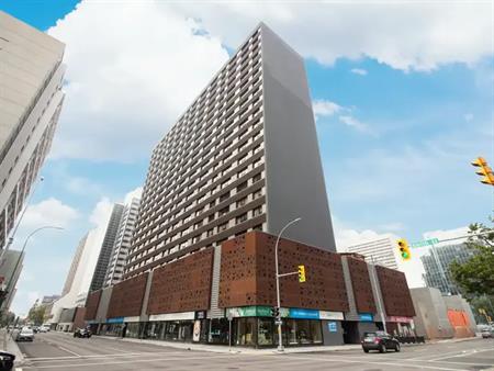 190 Smith Apartment Suites | 190 Smith Street, Winnipeg