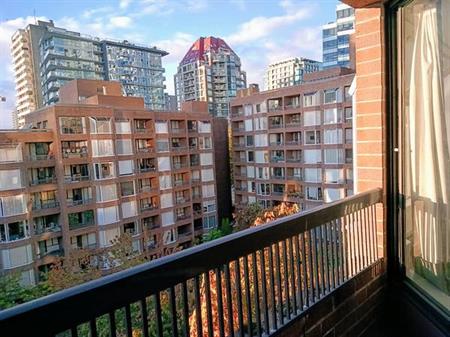 Prime Yaletown location, close to beach, available now