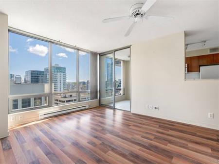 Downtown West End Highrise 1BR1Bath 1 Den