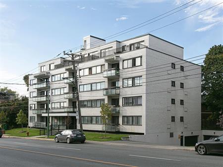 5745 Côte-St-Luc Road -Stratford Terrace - 1 Bedroom - 5745 Chemin De La Côte-Saint-Luc, Montréal