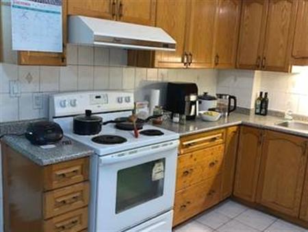 2 bedroom apartment available Dec1st