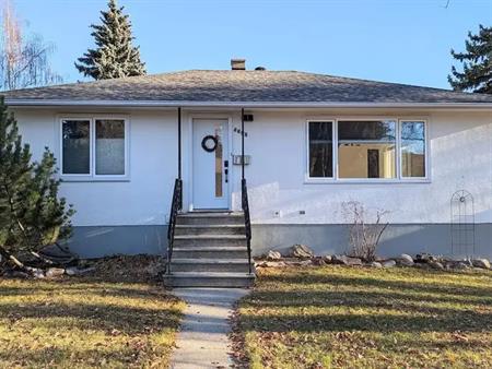 Charming and Bright Bungalow with 4 bedrooms plus den and 2 full baths | Calgary