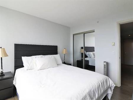 1 Bed + Den | The Canadian at Wall Centre