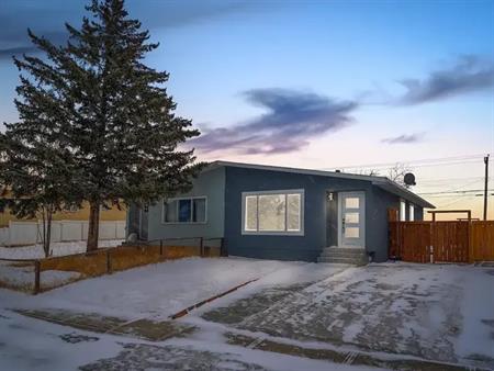 Cozy Duplex Main floor 3 rooms  and Separate entry BASEMENT 2 ROOMS | 181 Penbrooke Close Southeast, Calgary