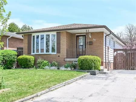 2 🛏 BEDROOM + Den + 1 🛁 BATH Apartments for Rent in Hamilton Mountain | 29 Birchcliffe Crescent, Hamilton