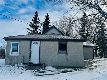 Cozy House on Crossfield Acreage | 285223 Alberta 2A, Crossfield