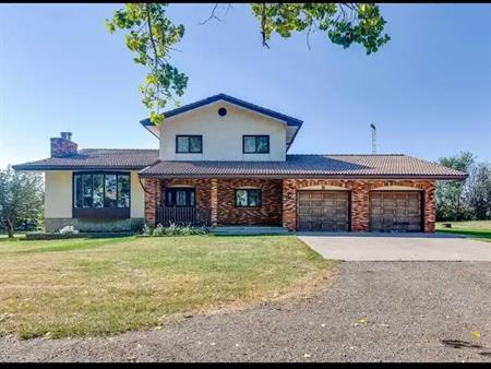 Beautiful large house on acreage in Crossfield | 285223 Alberta 2A, Crossfield