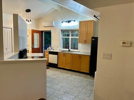 1 bed + 1 bath carriage house