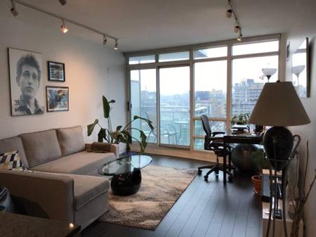 1 bed + den furnished condo on high floor