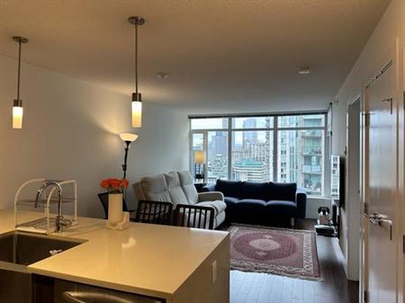 1 Bedroom + 1 Den, parking, and storage in Yaletown!