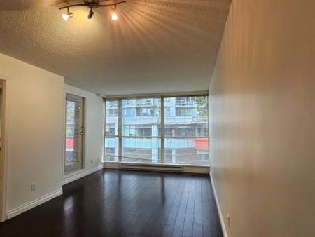 2br 2ba in downtown with private balcony