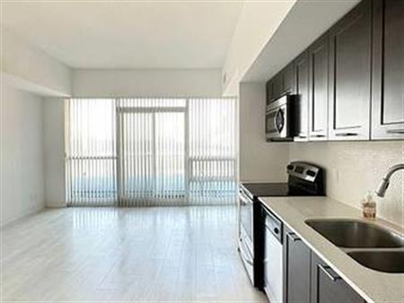 Parklawn&Lakeshore, Luxury1 bdrm apt & 1 parking spot