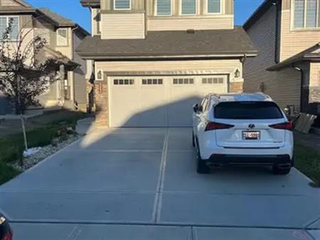 House in Cavanagh area with 5 Bedroom, 3 Full Bathroom and Bonus room | 605 Conroy Close Southwest, Edmonton