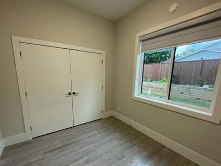 2 bedroom ground level for rent