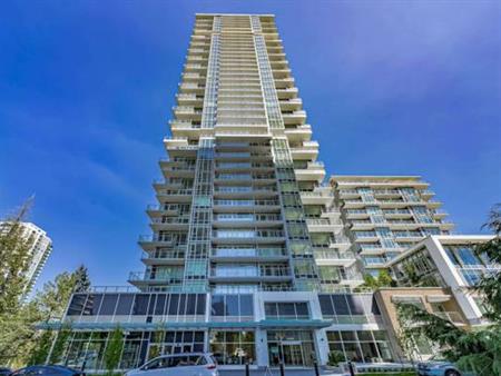 Surrey Central - One bed suite - Walking distance to Skytrain