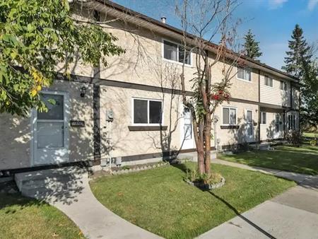 3 Bedroom Townhouse Two Story – Renovated | 18138 - 18138 93 Avenue Northwest, Edmonton