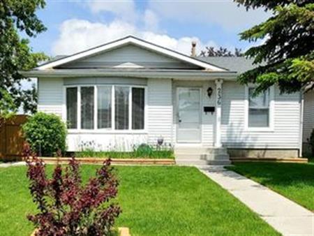 Main floor on huge bungalow in quiet cul- de-sac | Calgary