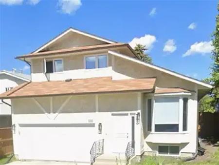 4 bedroom, 3.5 bath, detached house, attached double garage , brand new windows | 100 Hawkcliff Way Northwest, Calgary