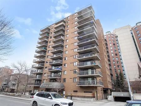 Mission 12th Floor Condo 2 Bed 2 Bath | 1204 - 225 25 Ave SW, Calgary